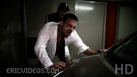 Léo larvé et rempli par Darko dans un parking 0